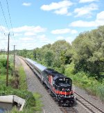 GP40-3H # 6698 leads southbound Ctrail Train # 6455 toward its next station stop of Berlin, located about three miles down the line. I took picture from New Britain Ave bridge.